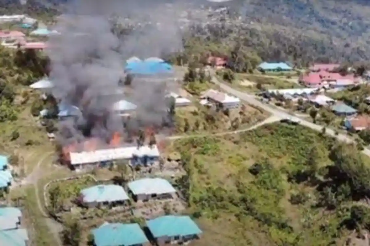 KKB Papua Intan Jaya Tembak 3 Aparat, Bakar Mess dan Rumah Warga, Bandara Stop Beroperasi