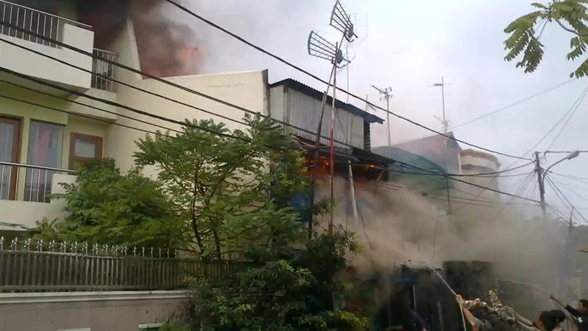 Korsleting Listrik, Empat Rumah Ludes Terbakar di Kayu Manis