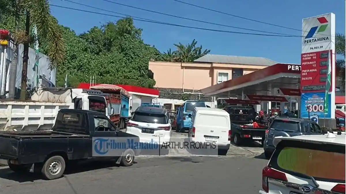 Dua SPBU di Manado Mendadak Padat Warga Antre BBM, Warga Takut Kehabisan