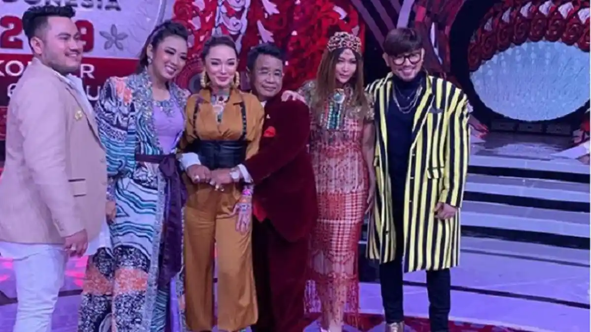 Hotman Paris Hutapea Peluk Mesra Zaskia Gotik, Begini Reaksi Netizen