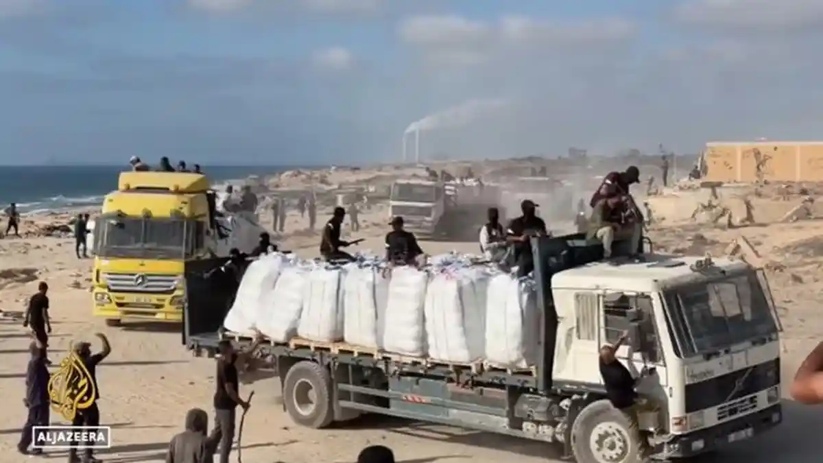 Israel Serang Kafe dan Pencari Bantuan Makanan, 74 Warga Palestina Tewas