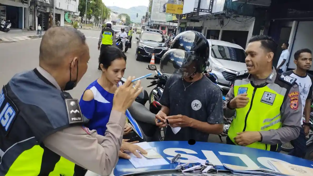 Hati hati! Tilang Manual Kembali Diberlakukan di Kota Ambon, Ini Pengendara yang Jadi Incaran