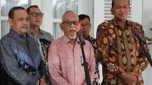 Abdul-Goni-Makmun-Amin-dan-Riano-P-Ahmad-di-Balai-Kota-DKI-Senin-2142025.jpg