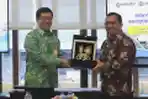 Bank Mandiri Taspen Serahkan Mobil Listrik