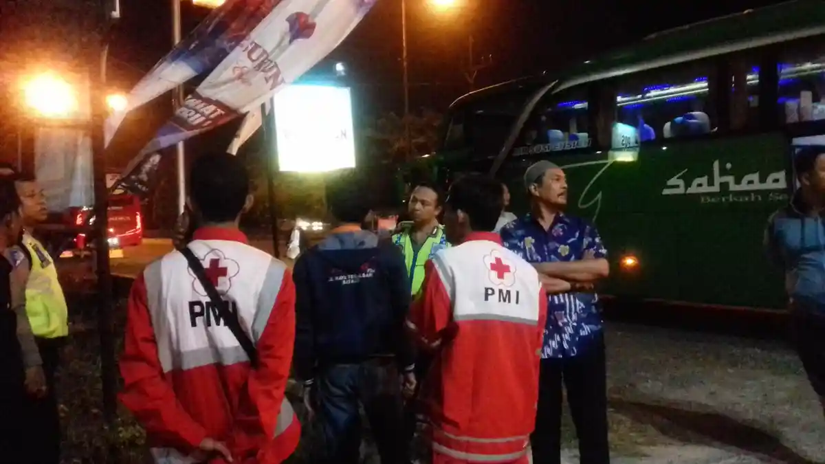 Kaca Bus PO Shantika Dipecah Saat Melintas di Demak, Akhirnya Minta Pengawalan Polisi Sampai Jepara - bus_20170629_070854.jpg