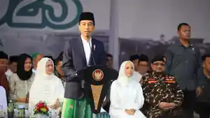 joko-widodo-jokowi-hari-santri-nasional-surabaya-22102023.jpg