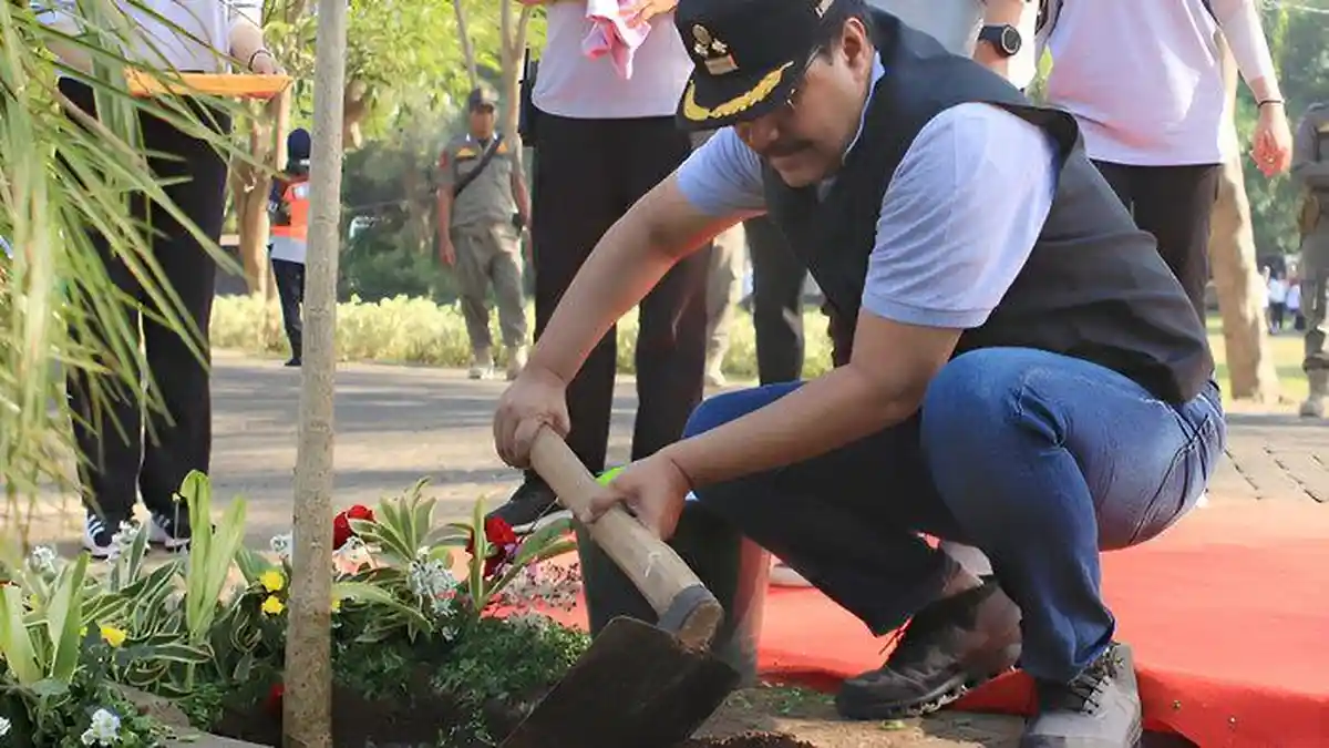 Peringati Hari Lingkungan Hidup Sedunia, Gus Ipul Serukan Aksi Sedekah Bibit Pohon