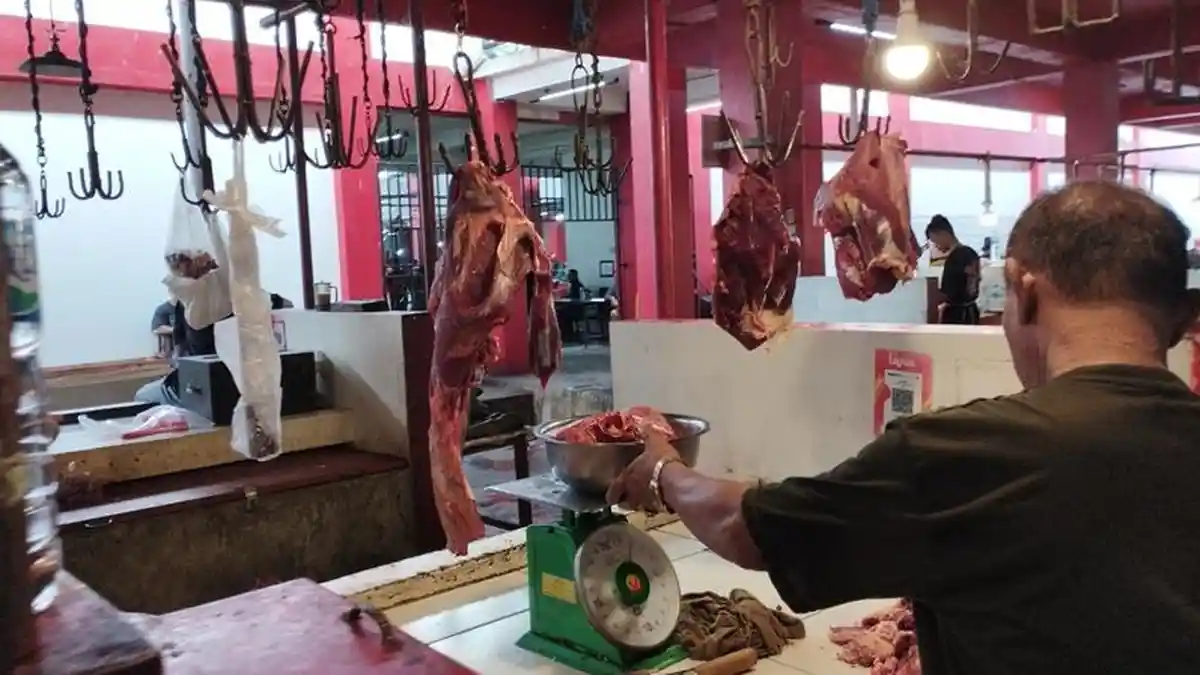 Jelang Hari Raya Kurban, Harga Daging Sapi di Pasar Bersehati Manado Masih Stabil