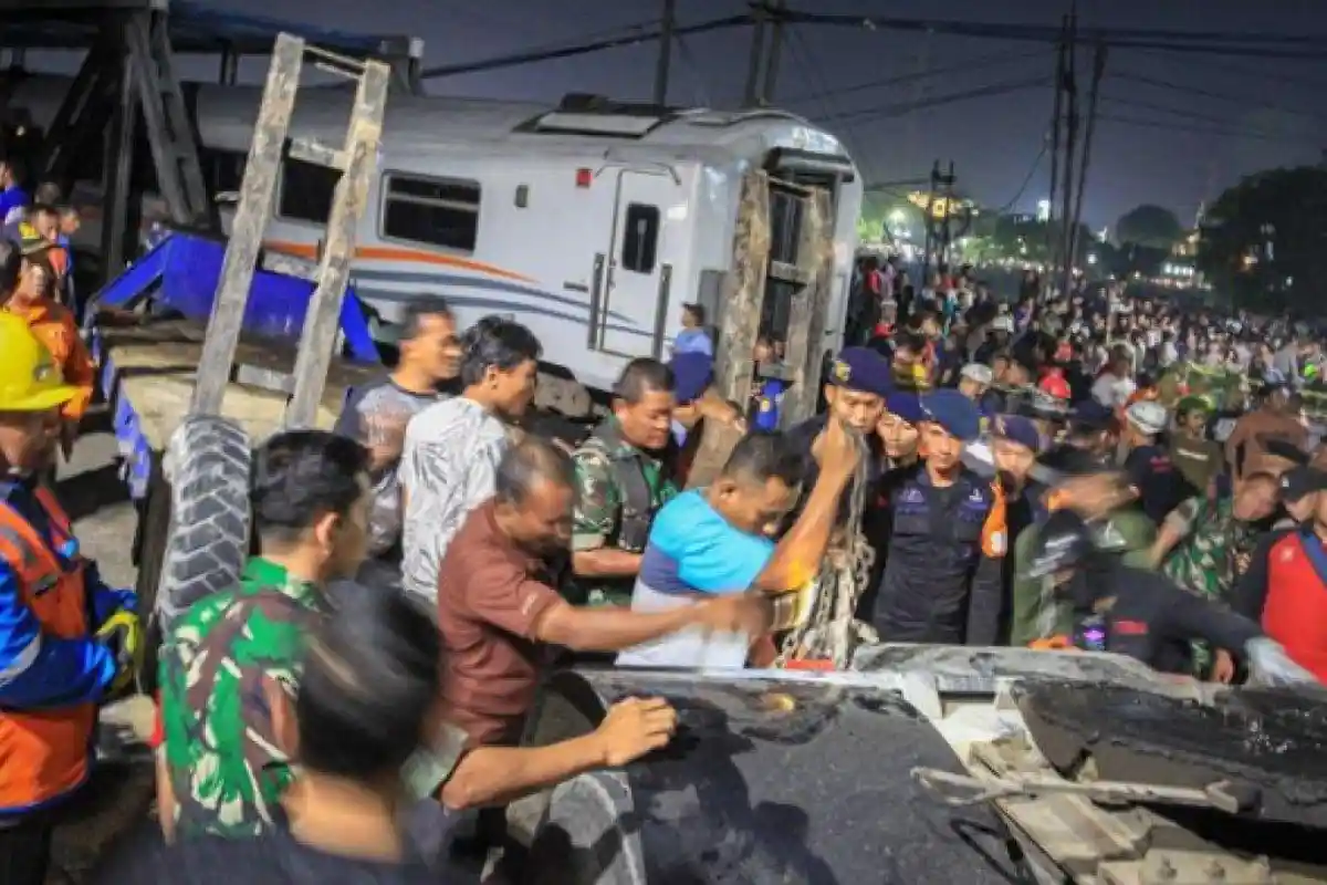 Terkuak Misteri Penyebab Truk Tak Bisa Gerak saat Kecelakaan Lawan Kereta Api di Semarang: Terbakar