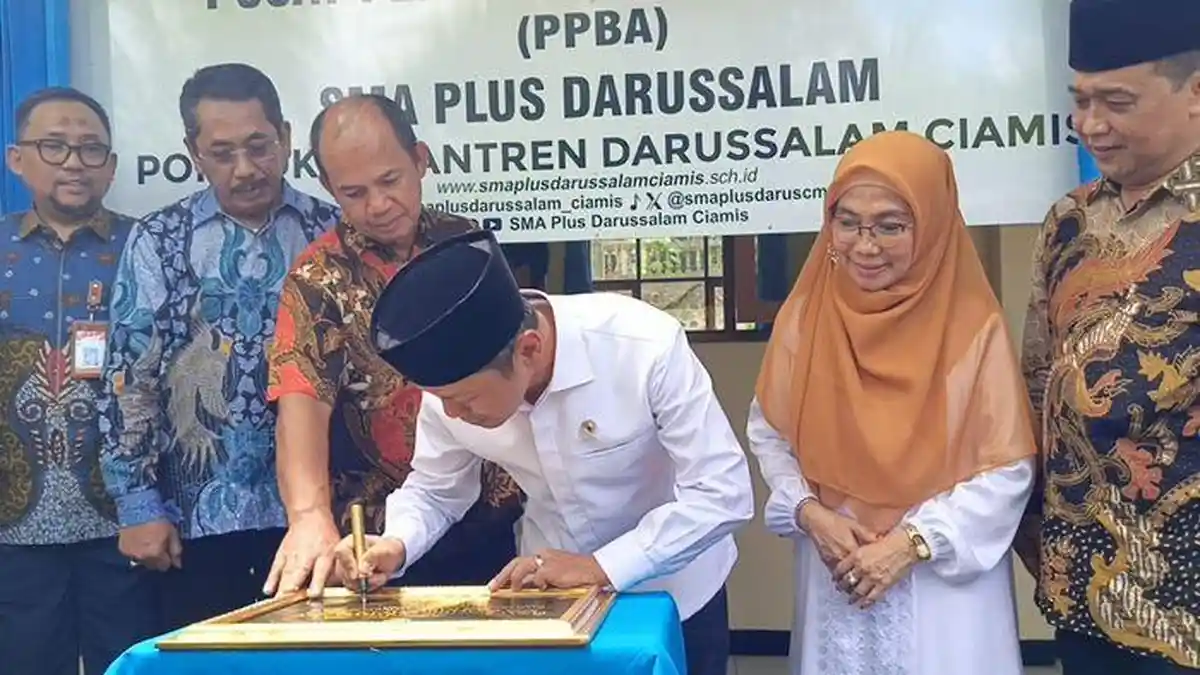 Wamendikdasmen RI Resmikan Pusat Kemahiran Bahasa Asing di SMA Plus Darussalam Ciamis