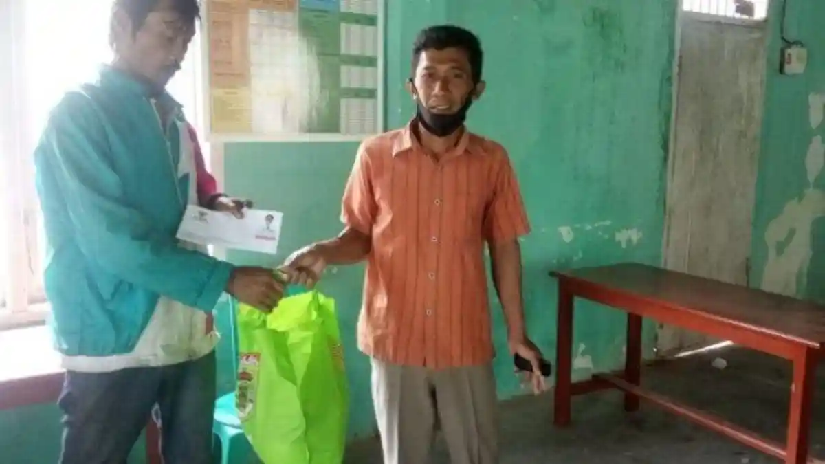 Geger Pembagian Paket Sembako Bergambar Calon di Pilkada Lampung Tengah