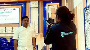 Foto-jurnalis-TribunGorontalocom-tengah-mewawancarai.jpg