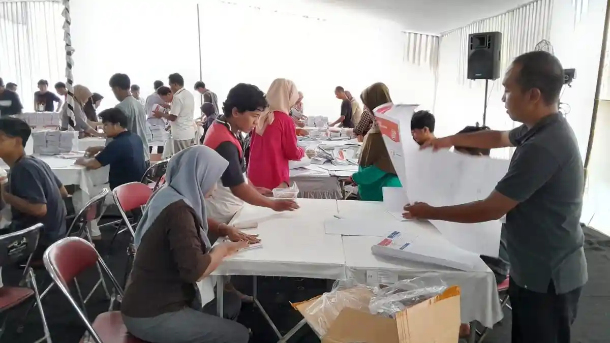 KPU Purworejo Sortir Lipat Surat Suara Pemilu 2024, Dimulai dari DPR RI