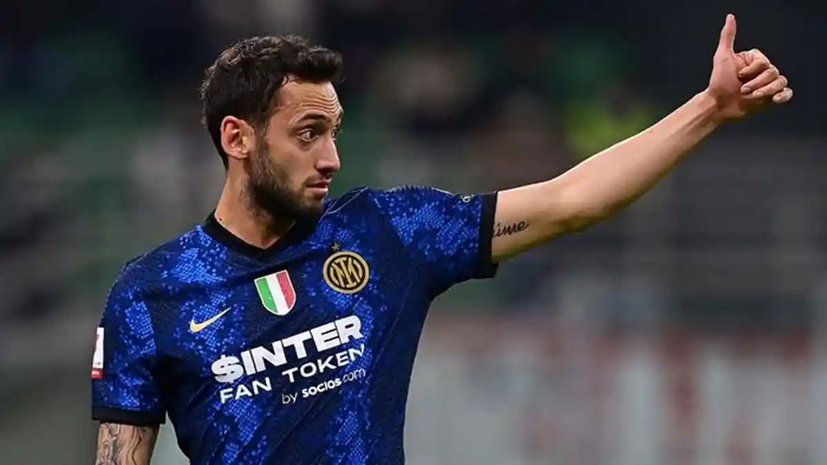 Calhanoglu Rasakan Cinta Luar Biasa di Inter Milan, Beda di AC Milan yang Penuh Kebencian