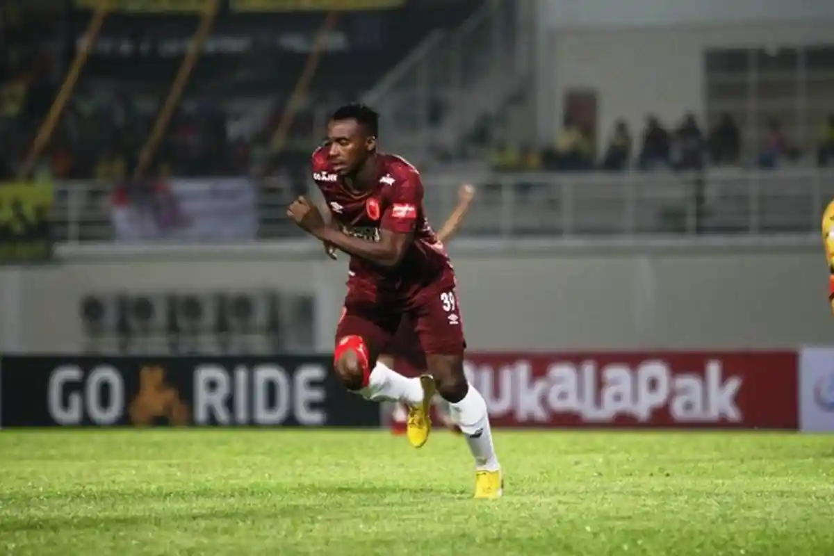 Rumor Transfer Liga 1 2020: Tergantikan Osas Saha, Guy Junior Berpeluang Merapat ke Persib Bandung?