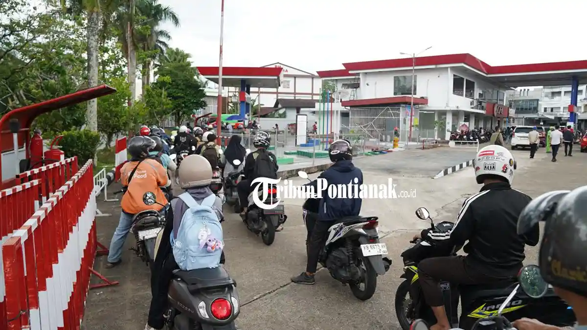 Antrean Panjang di SPBU Pontianak, Husin Minta Warga Tak Panic Buying
