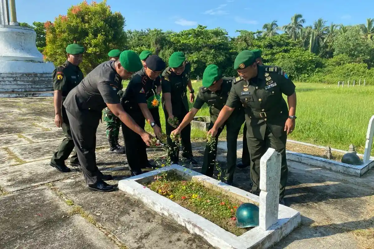 Sambut Hari Juang Kartika ke-78, Kodim 1201/Mph Ziarah ke TMP Putra Bangsa Mempawah