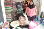 Suasana-kios-milik-Sutik-pedagang-beras-di-Pasar-Wage-Kota-Blitar.jpg