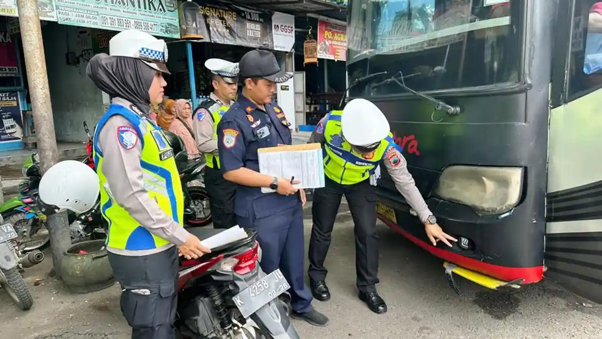 Bersiap Hadapi Mudik Lebaran 2025, Satlantas Polresta Pati Cek Kondisi Bus di Terminal Kembangjoyo