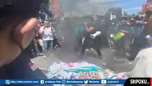 Aksi-mahasiswa-membakar-keranda-bikin-rusuh.jpg