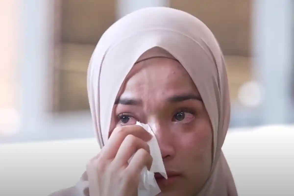 Tangis Ririe Fairus Kebingungan saat sang Anak Tanyakan 'Kok Papa Gak Pulang?', Beri Jawaban Ini