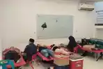 DONOR-DARAH-Karyawan-saat-mengikuti-donor-darah-yang-diadakan.jpg