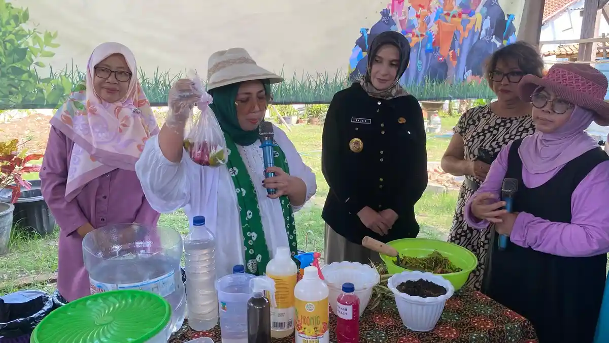 Warga Bendan Kergon Pekalongan Ubah Sampah Dapur Jadi Media Tanam Ramah Lingkungan dengan Biowash