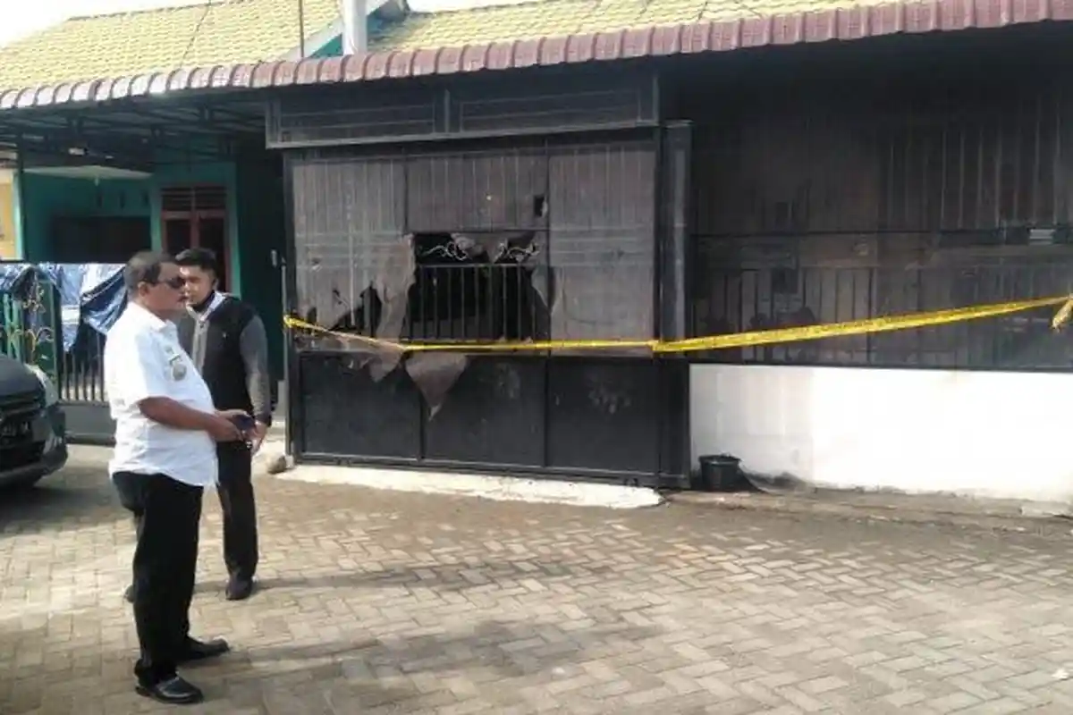 Pria yang Bakar Mantan Istri dan 3 Anaknya Sempat Dihajar Warga, namun Dilepas dan Pelaku Kabur