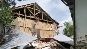 sekolah-roboh.jpg