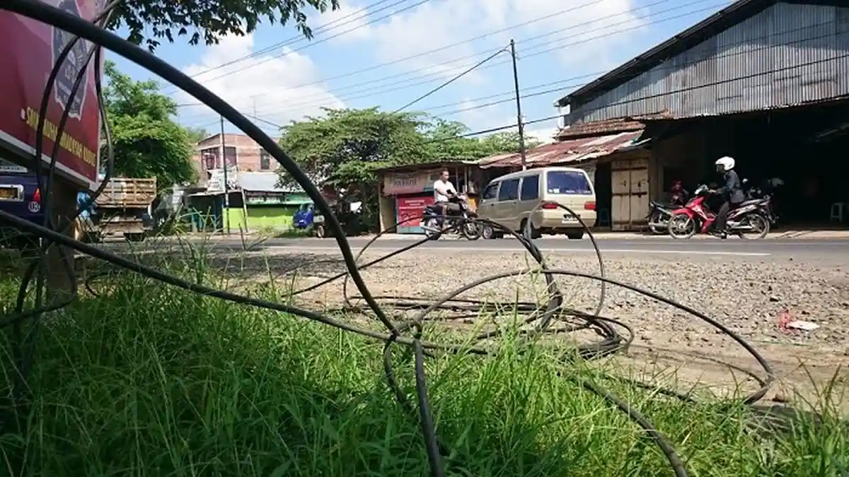 Kecelakaan Maut Pengendara Motor Terjatuh Lalu Tewas setelah Leher Tersangkut Kabel