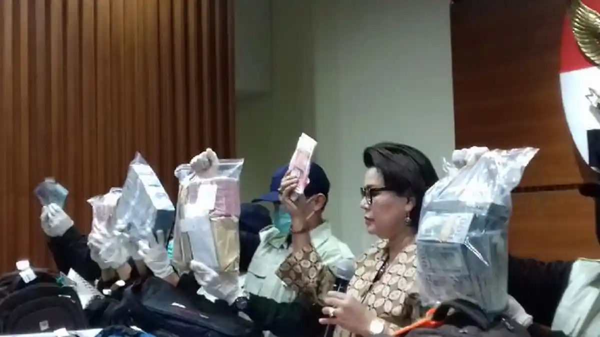 Uang Rp 20 Miliar Milik Dirjen Itu Tersimpan dalam 33 Tas dan Sebuah ATM