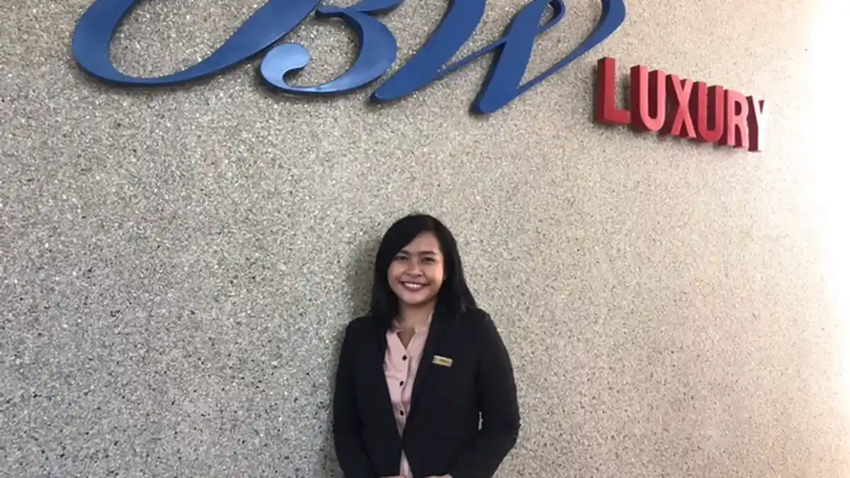 Hobi Debat, Ophelia Firsty Public Relation Hotel Bintang Lima Termuda di Jambi