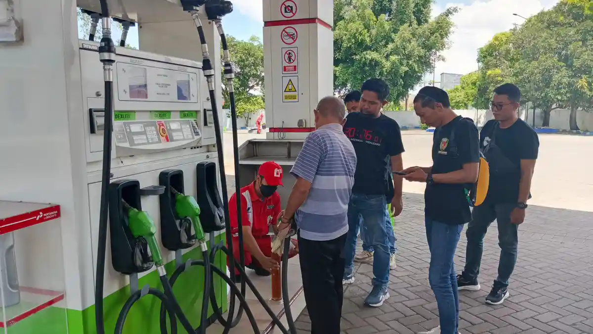 Polisi Periksa SPBU di Jember Antisipasi Beredarnya BBM Oplosan saat Mudik Lebaran