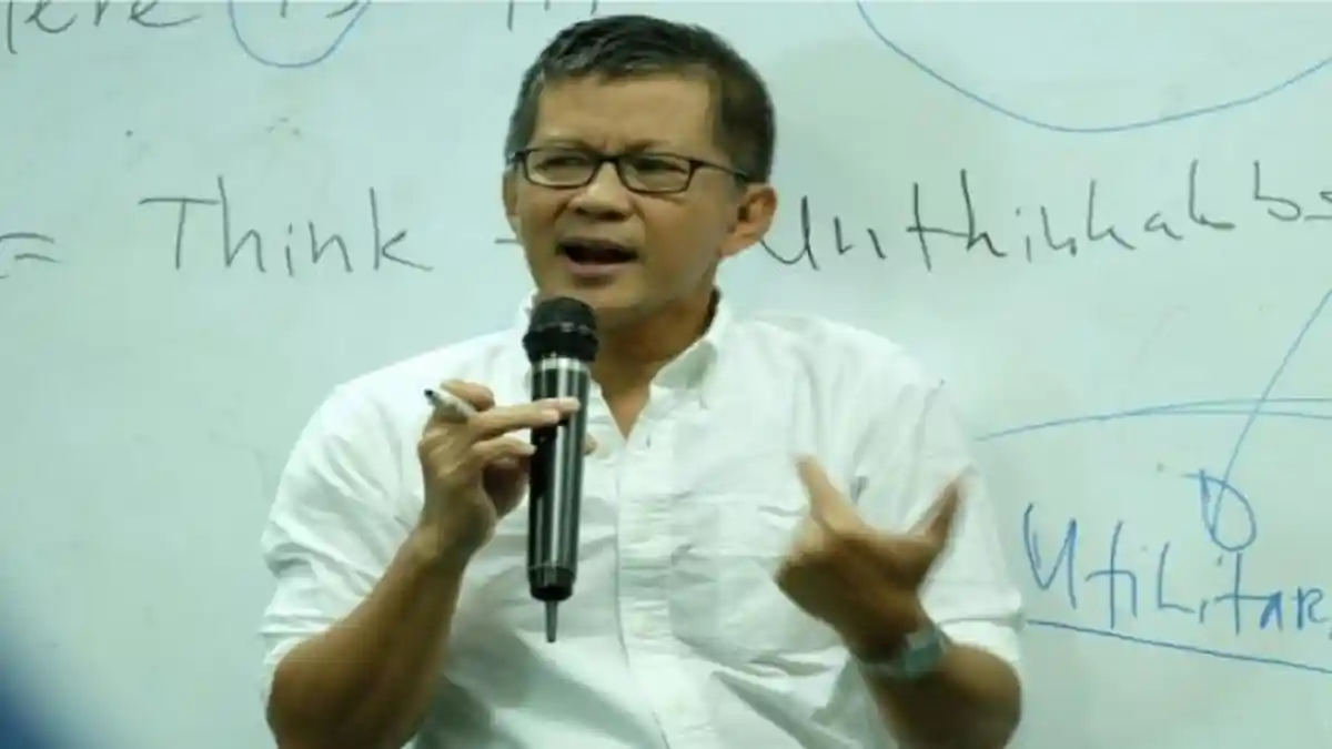 Maksudnya Apa? Rocky Gerung: Buat Apa Ibukota Baru? Memerintah Bisa dari Smartphone