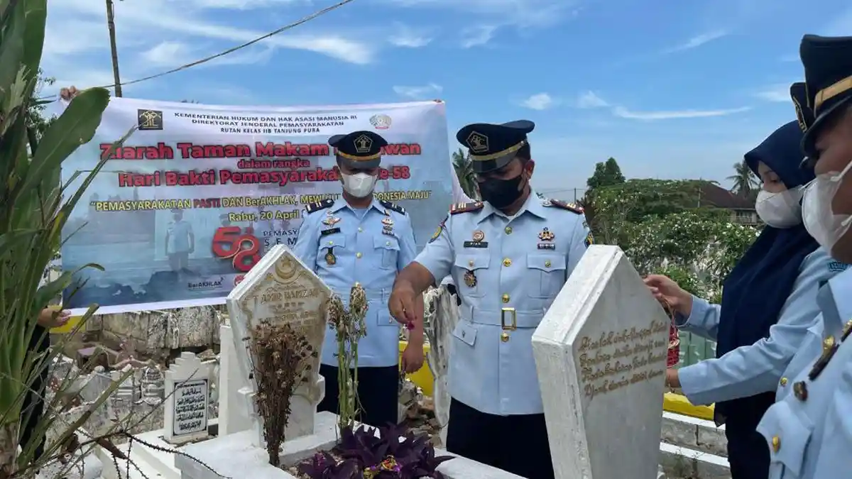 Peringati Hari Bhakti Pemasyarakatan, Pejabat Struktural Rutan Tanjungpura Gelar Upacara Tabur Bunga