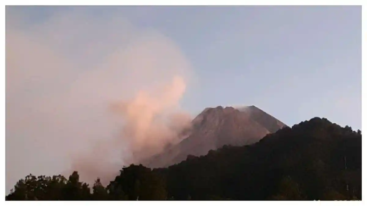 Update: Hari Ini Terjadi 32 Kali Gempa Guguran Gunung Merapi, Luncurkan Awan Panas