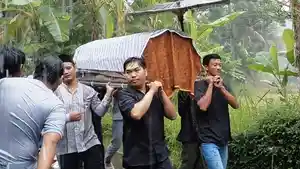 20260528-_-Pemakaman-Satu-Keluarga-Tewas-Saat-Camping-di-Temanggung.jpg