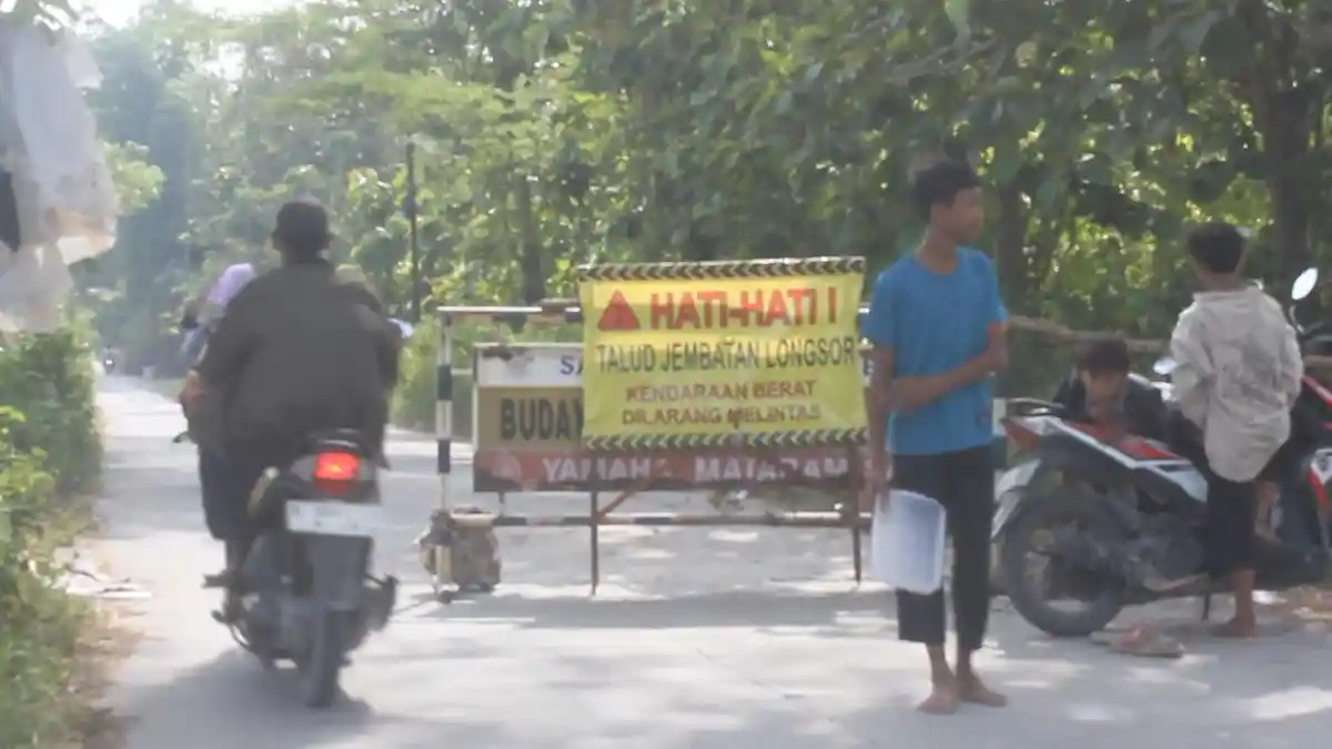 Talud Longsor, Pemkab Janji Tuntaskan Perbaikan Jembatan Temuwoh Blora Tahun Ini