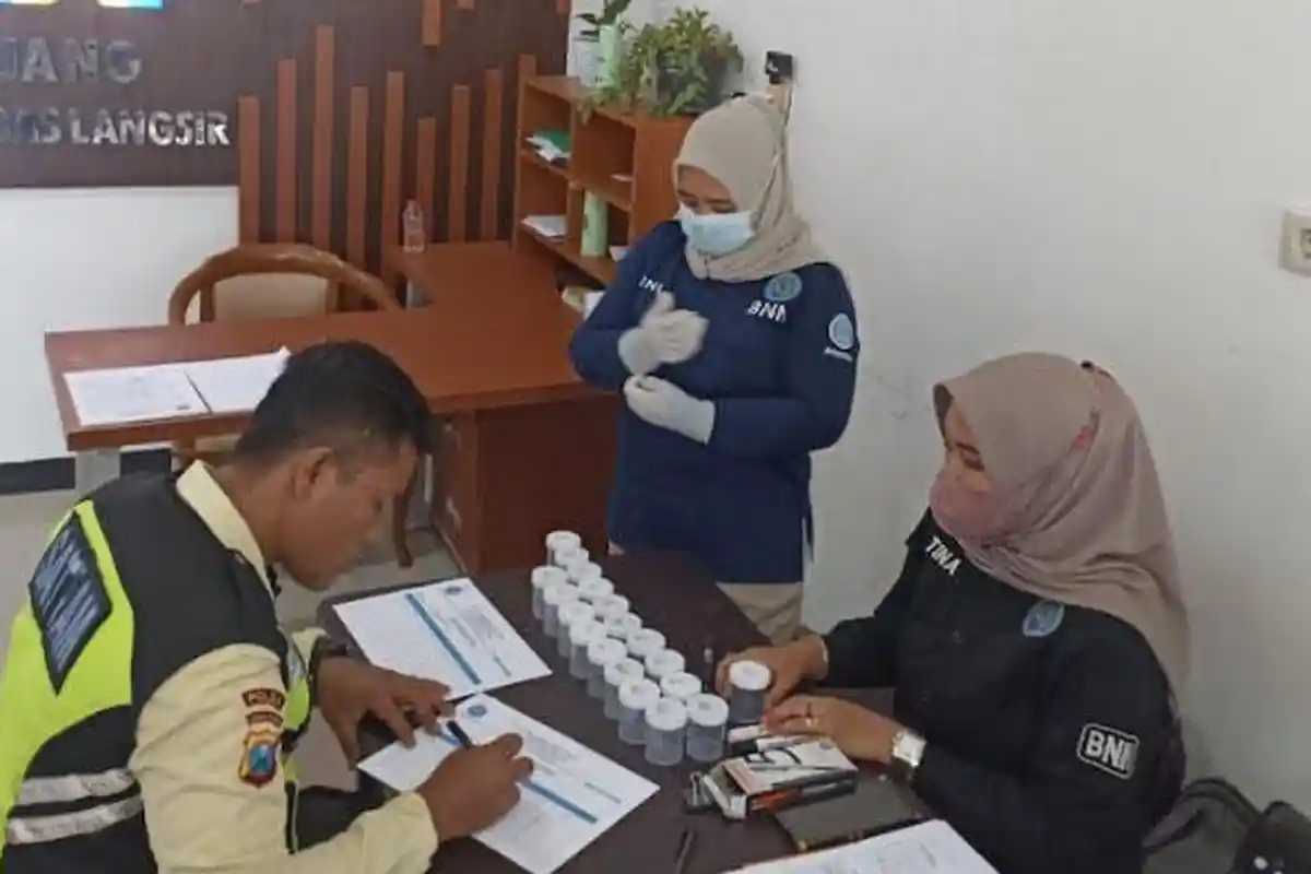 Ratusan Petugas PT KAI Daop 7 Madiun Mendadak Dites Urine