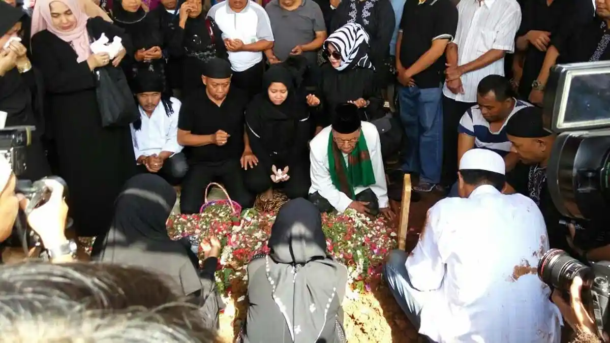 8 Fakta Tentang Susiana Istri Tukul Arwana - makam-susisimilikiti2_20160824_110232.jpg