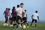 pemain-timnas-indonesia-mengikuti-pemusatan-latihan-di-bali.jpg