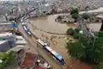 Foto Udara Banjir Rendam Jalan Jatinegara Barat