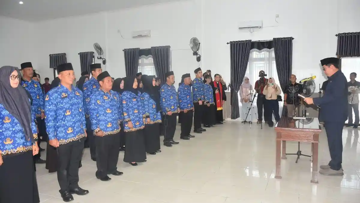 Kamarudin Muten Lantik 53 Kepala Sekolah Baru