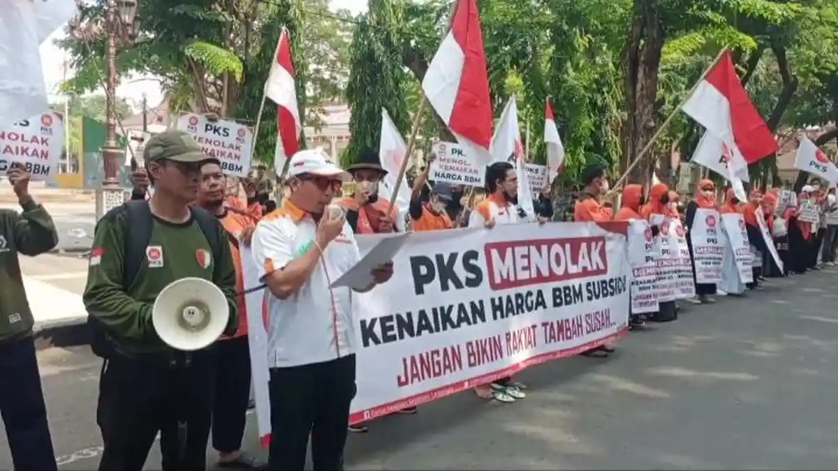 DPD PKS Lamongan Gelar Demo Secara Santun, Suarakan Tolak Kenaikan Harga BBM