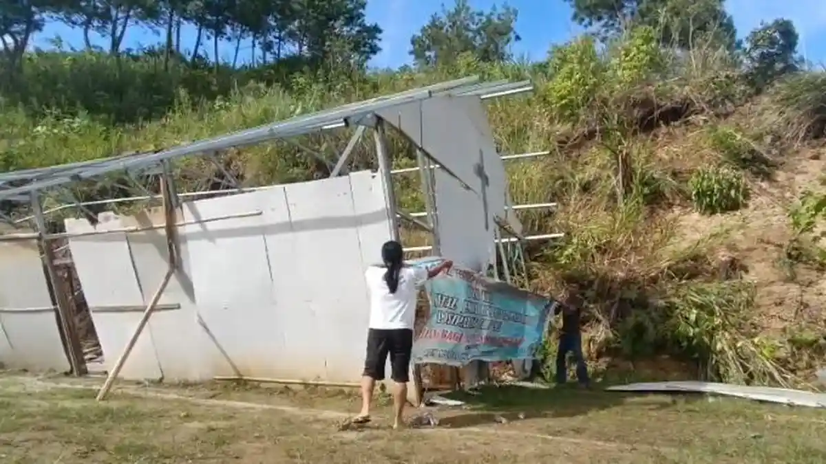 Gereja GTM di Balla Mamasa Rusak Berat Akibat Tertimpa Longsor