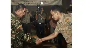 H-Sayed-Muhammad-Muliady-saat-menjabat-tangan-dengan-almarhum-Jenderal-Ryamizard-Ryacudu.jpg