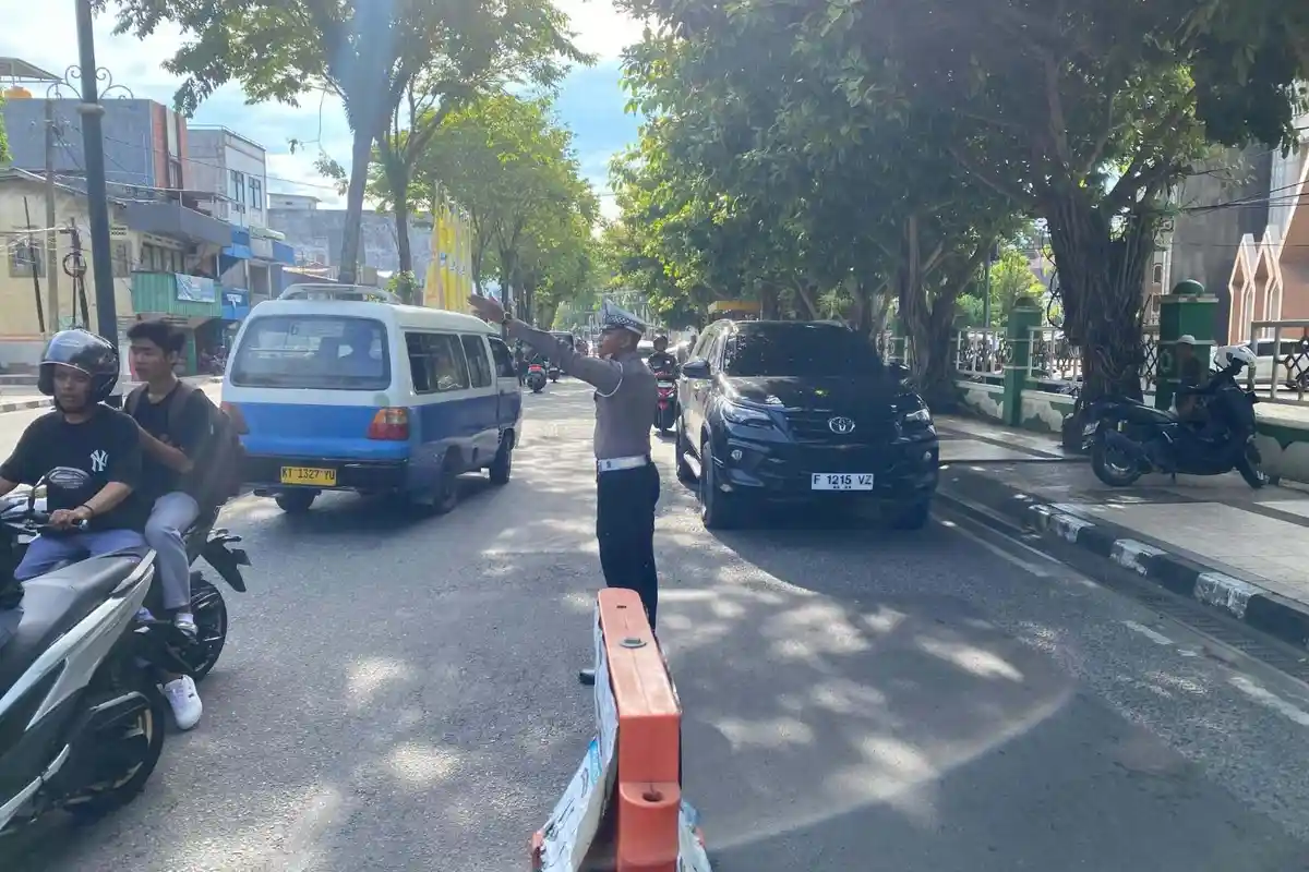 Unjuk Rasa Mahasiswa di DPRD Balikpapan, Polisi Berlakukan Contraflow