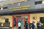 Suasana-di-depan-gedung-Satreskrim-Polrestabes-Medan_1.jpg