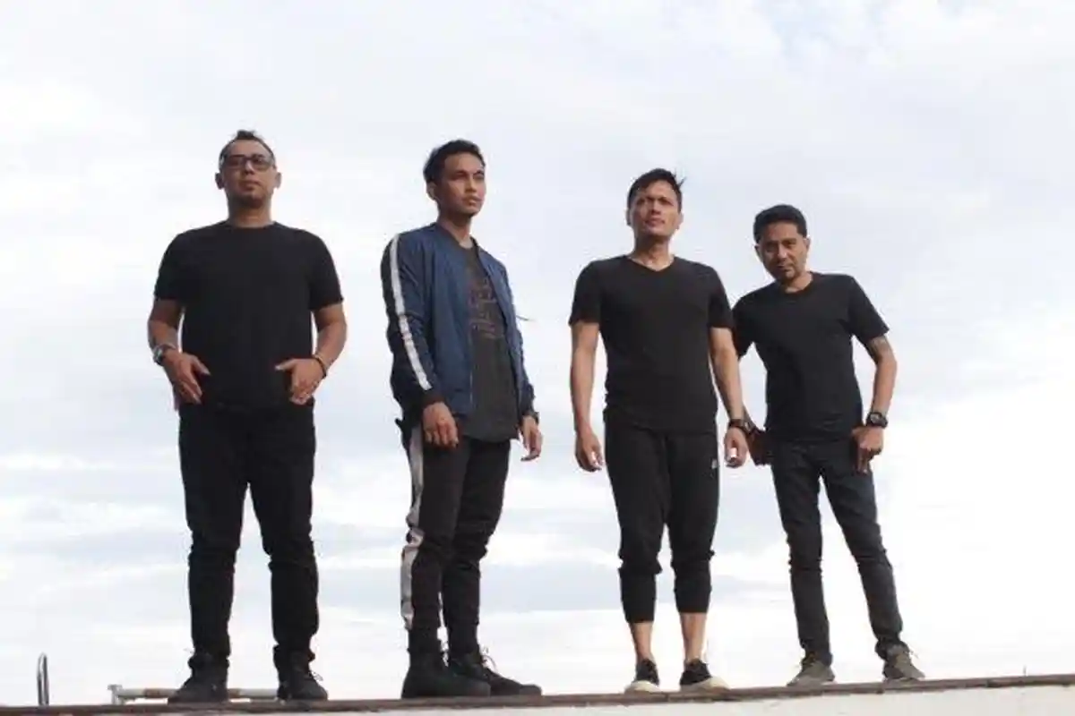 Lirik dan Chord Gitar Manusia Bodoh - ADA Band