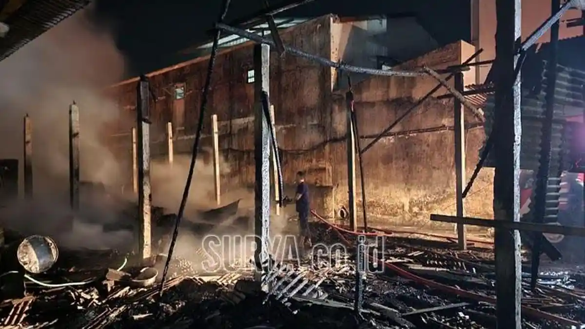 UPDATE Kebakaran Gudang Eggtray di Blitar, Labfor Polda Jatim Selidiki Penyebab Kebakaran